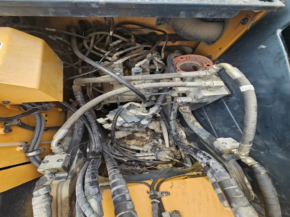 Экскаватор Хундай 145 сотилади