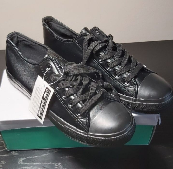 vand tenisi / adidasi NOI