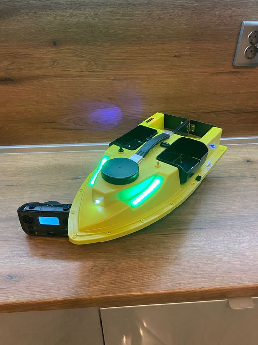 Лодка за захранка D19 GPS-99 позиции