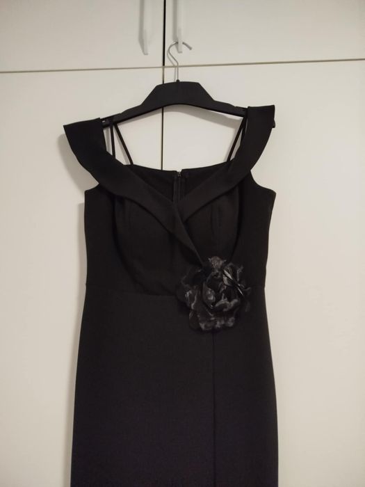 Елегантна черна рокля с еластан