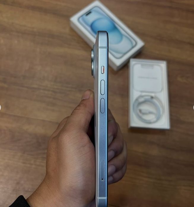 Идеальный iPhone 15 синий цвет с ёмкостью 100%