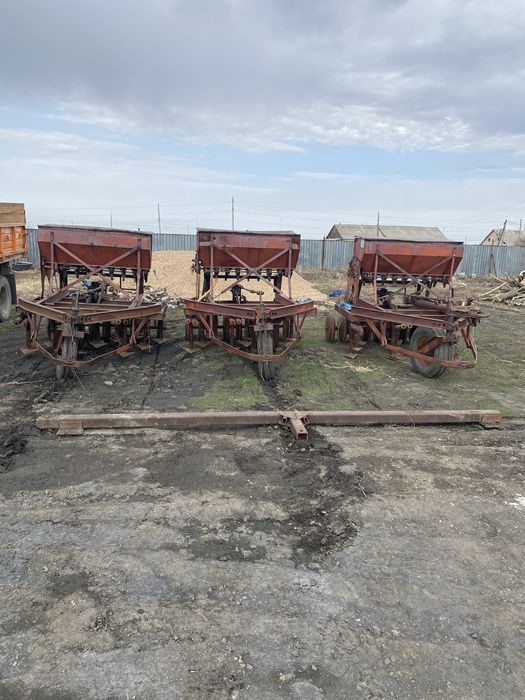 Продам три сеялки за 600