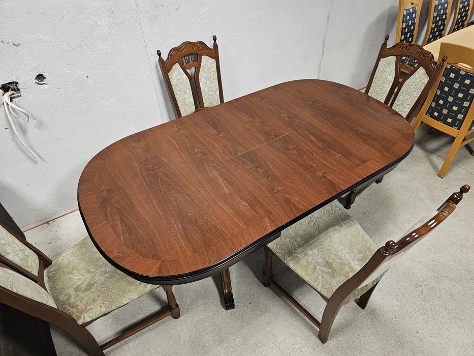 Masă extensibilă cu 4 scaune