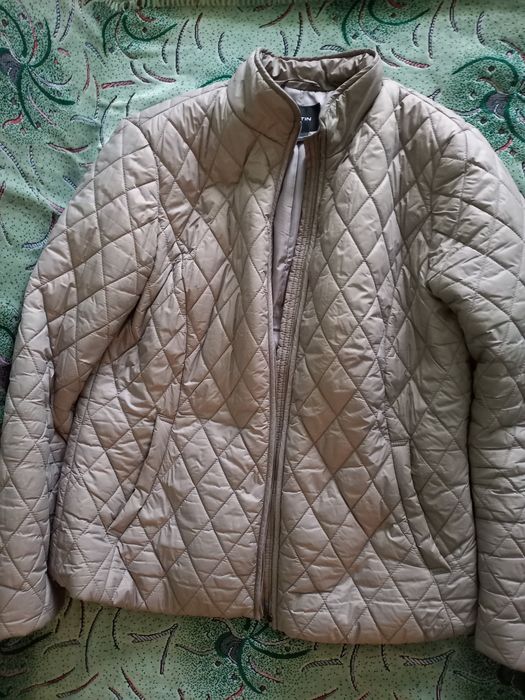 Продам женские весенние куртки