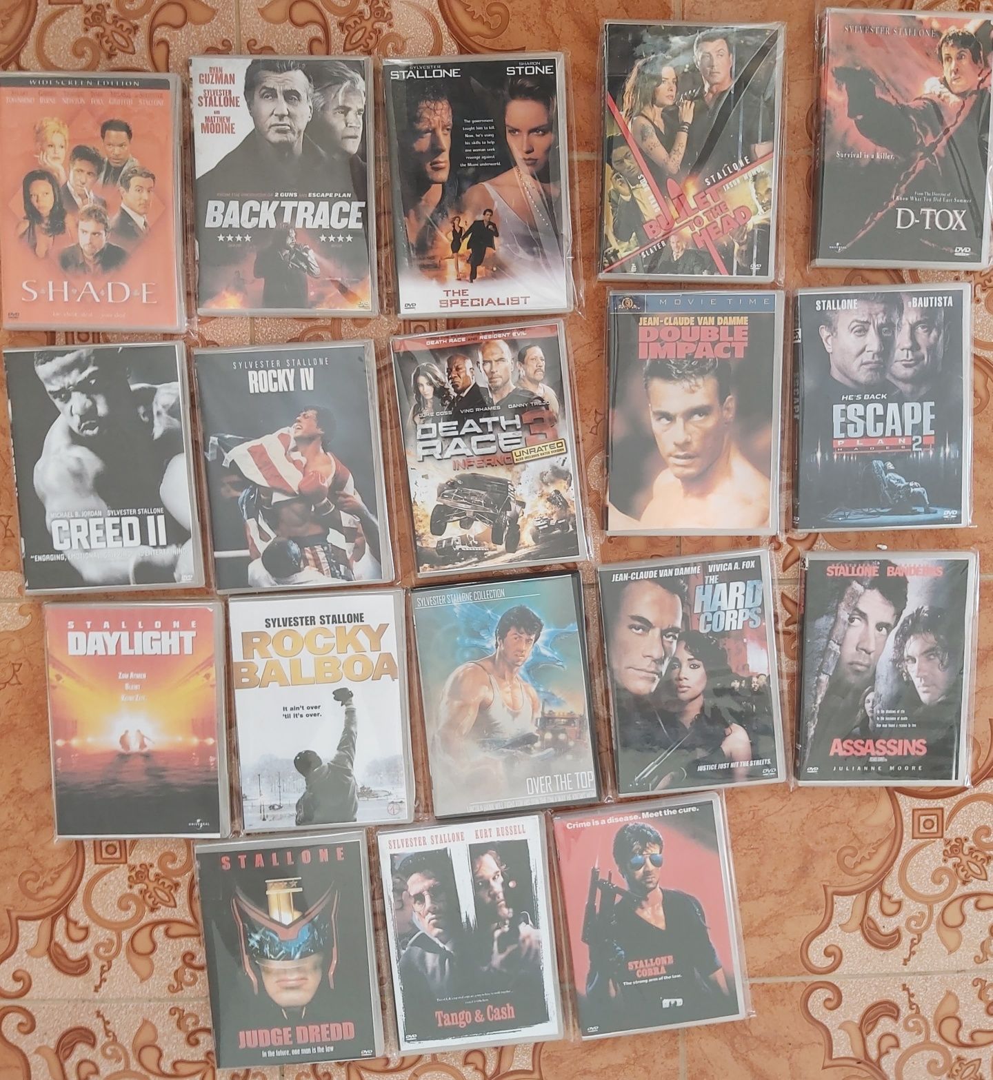 Vând Dvd-uri FILME SUB.ROMÂNĂ(Multe Filme)+Dvd-uri DESENE ANIMATE  !