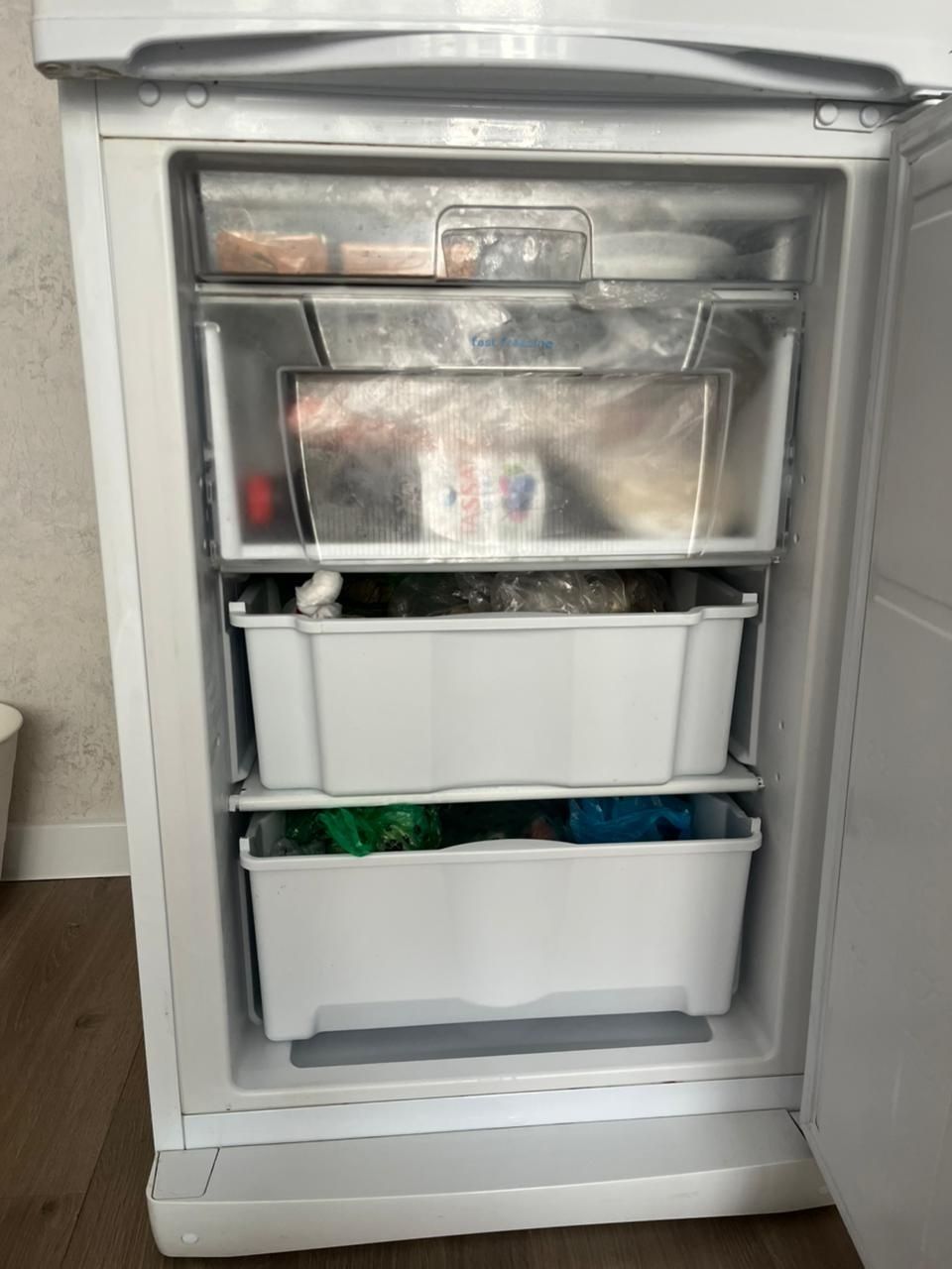 Холодильник INDESIT