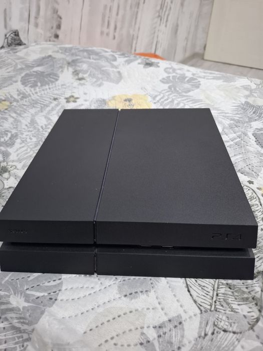 Продавам Playstation 4