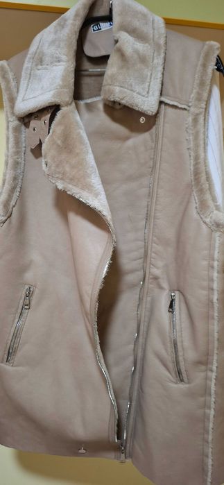 Дамски елек в бежово