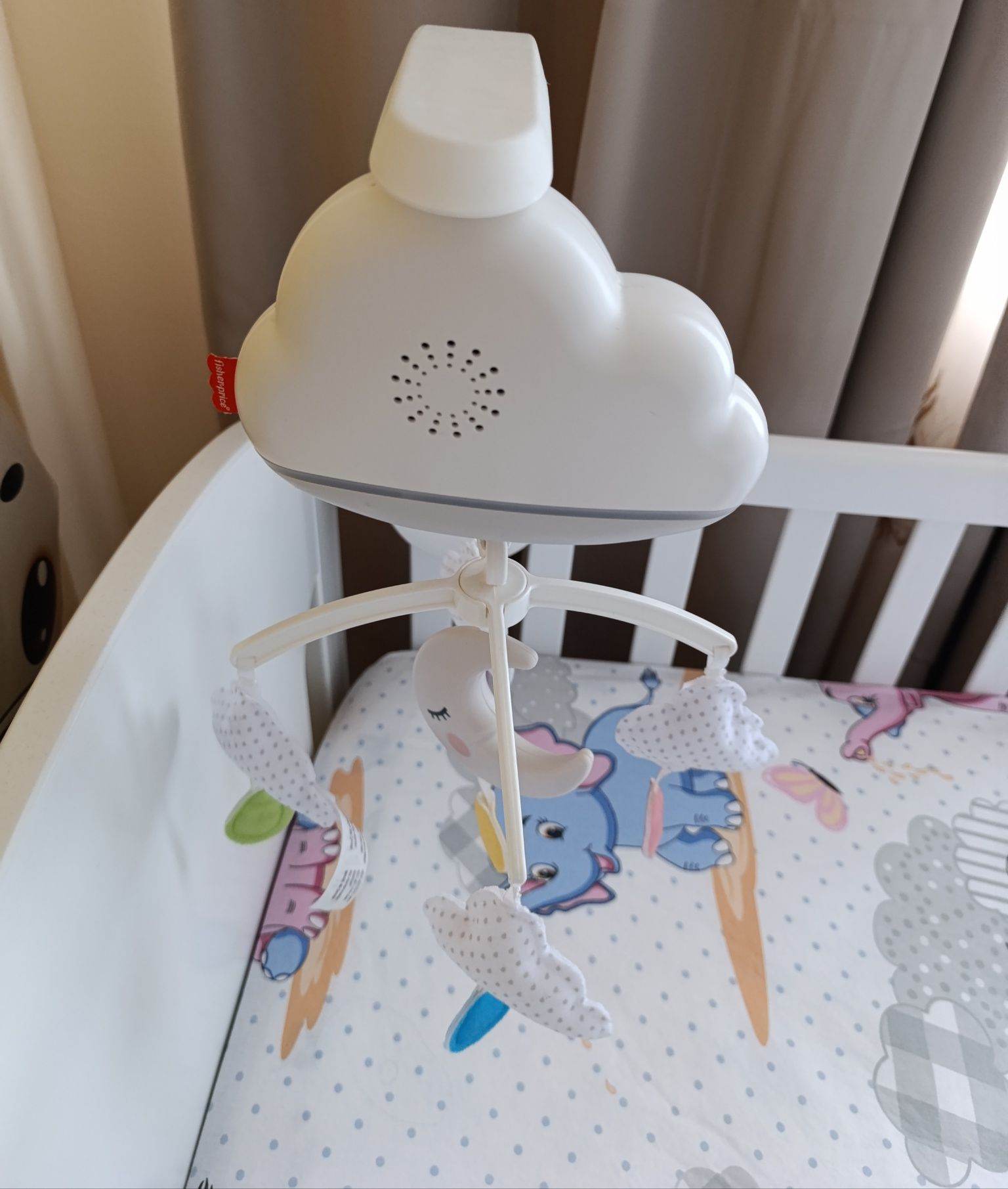 Музикалната въртележка за кошара Fisher Price - Облачета