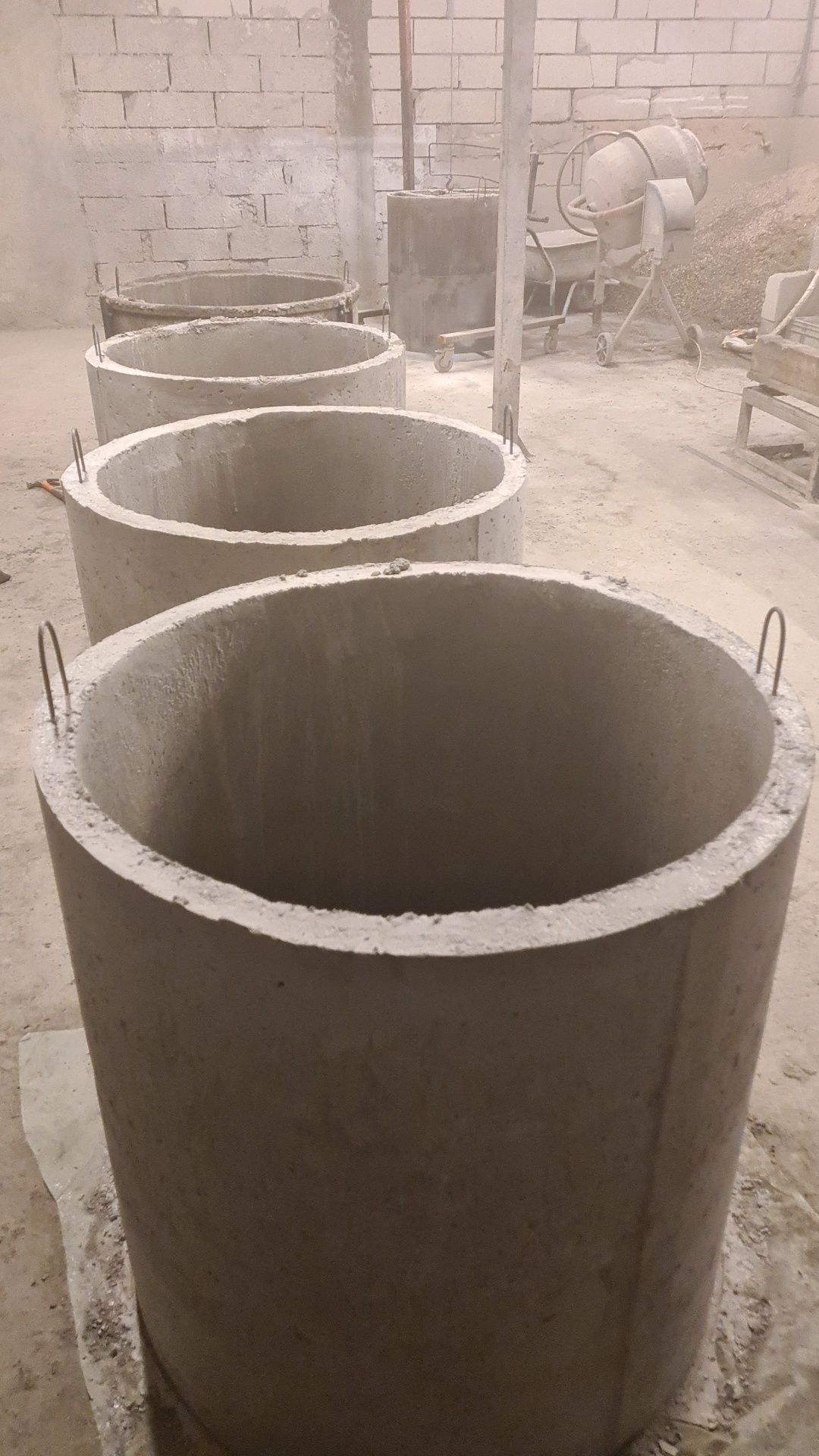 Fantani ,tuburi de beton ,camine