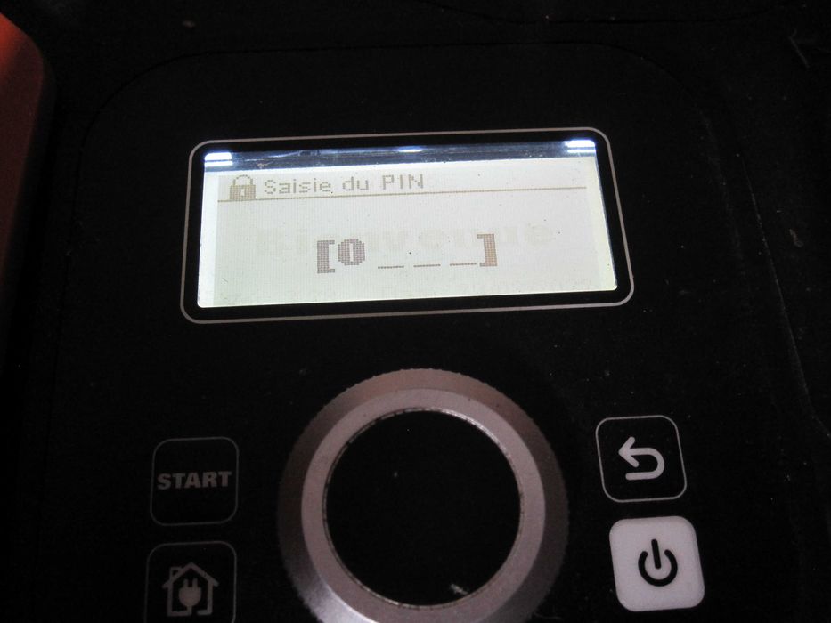 Robot tuns iarba Worx M500 v2 20 V 2 Ah lățime de tăiere 18 cm 9,1 kg