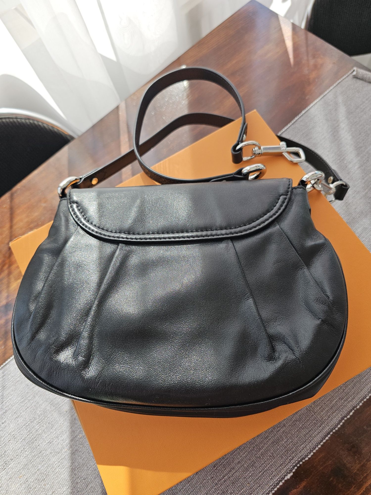 Geanta Louis Vuitton Sunset Vibe, piele naturală de miel, preț fix