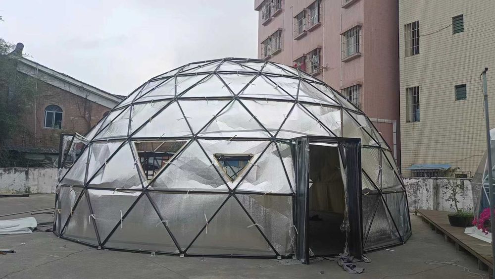 Cort glamping premium cu izolatie pentru 4 anotimpuri,79 mp,