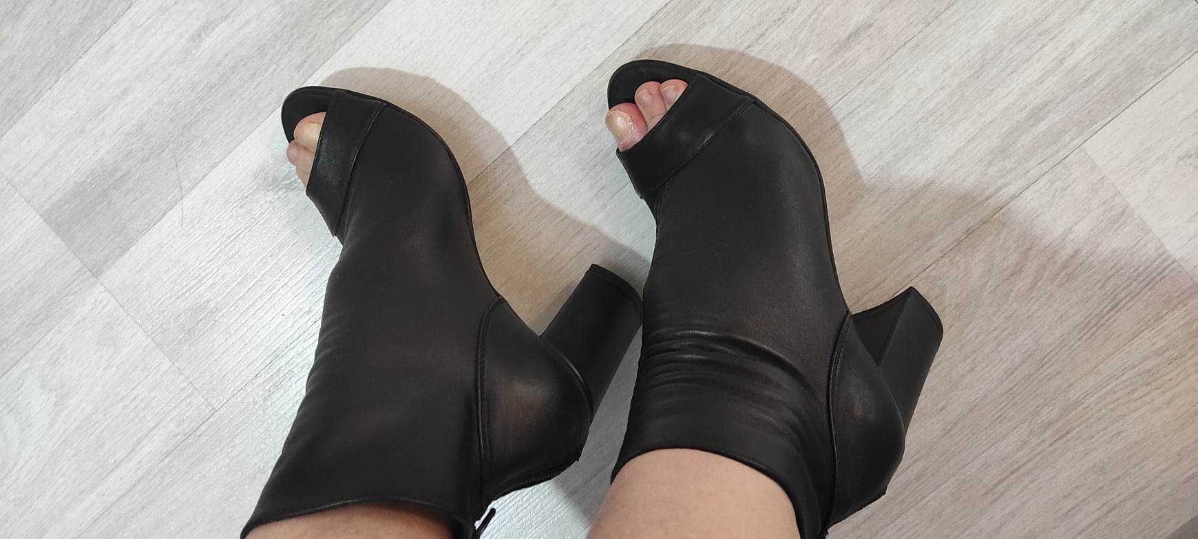 Botine NOI piele naturala neagra marime 36