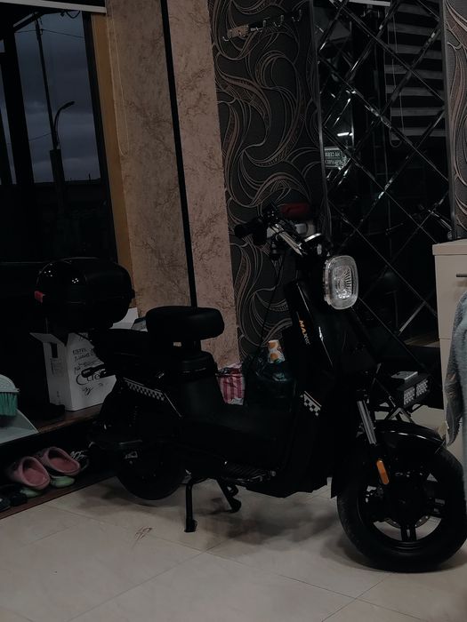 Срочно продаётся скутер в очень хорошем состоянии почти как новый