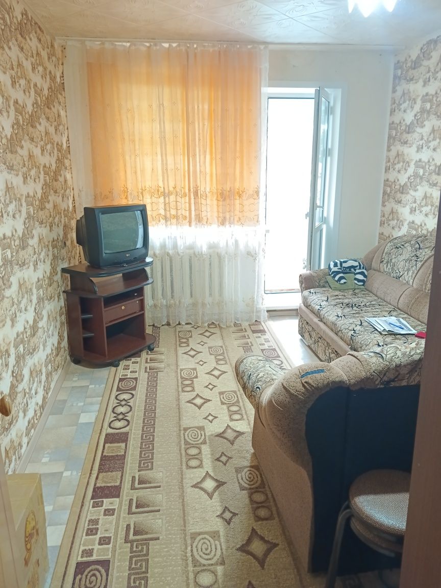 Продам 3 х комн квар. 4 мкр, дом 28, 2 этаж.
