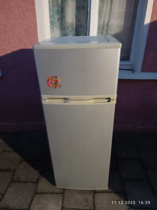 Frigider plus congelator