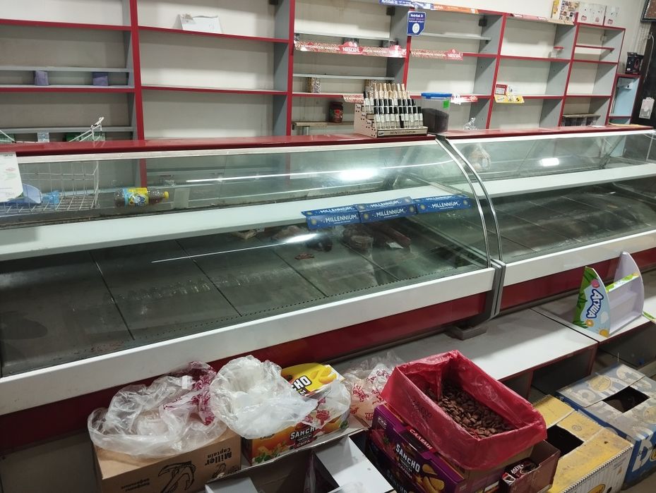 Холодильник. МДФ полка сотилади