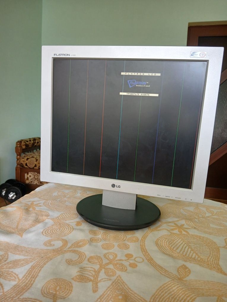 Монитор LG   17"