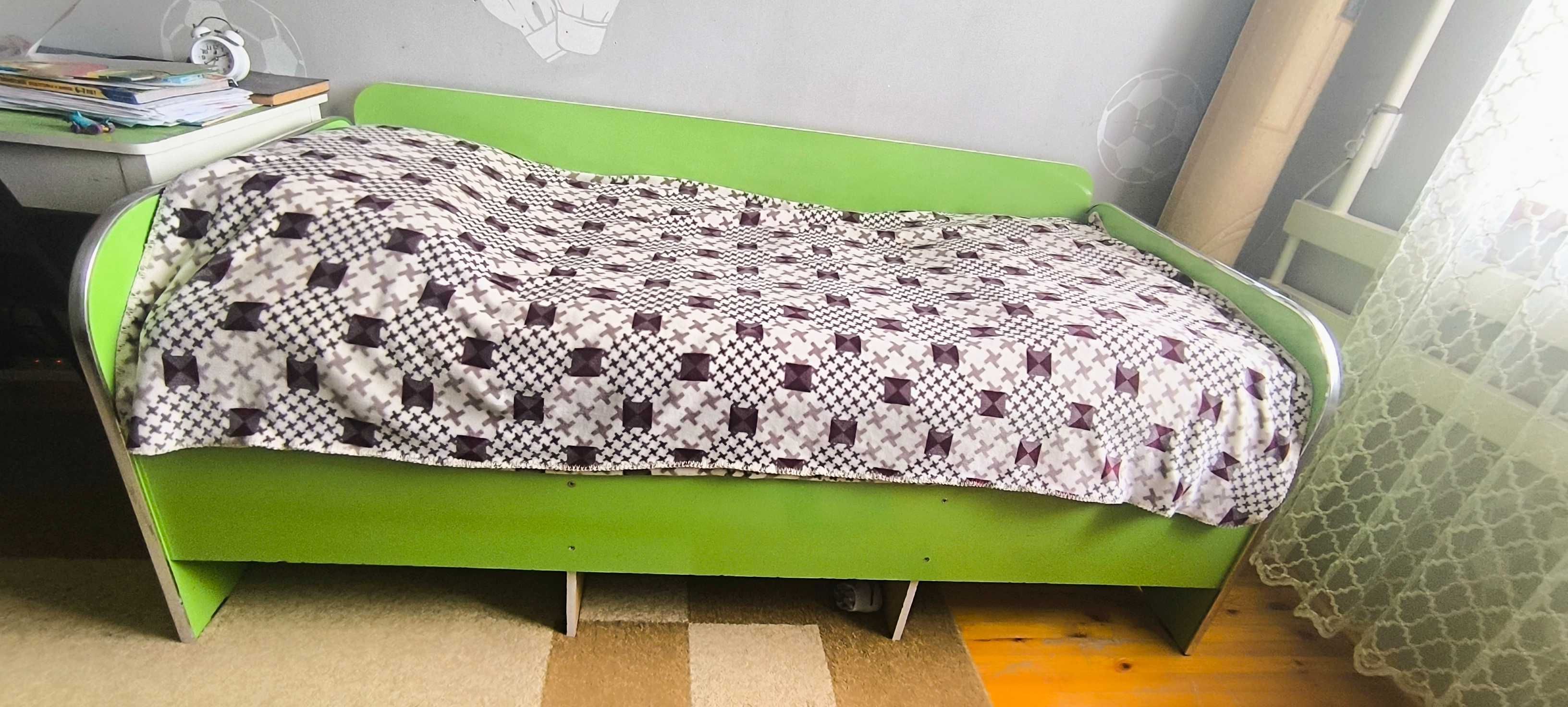 Продам комплект детской мебели