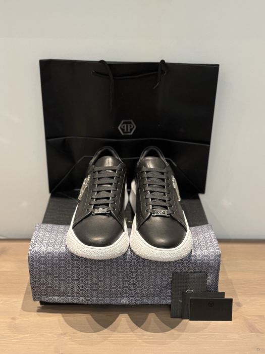 Adidasi sport negrii josi