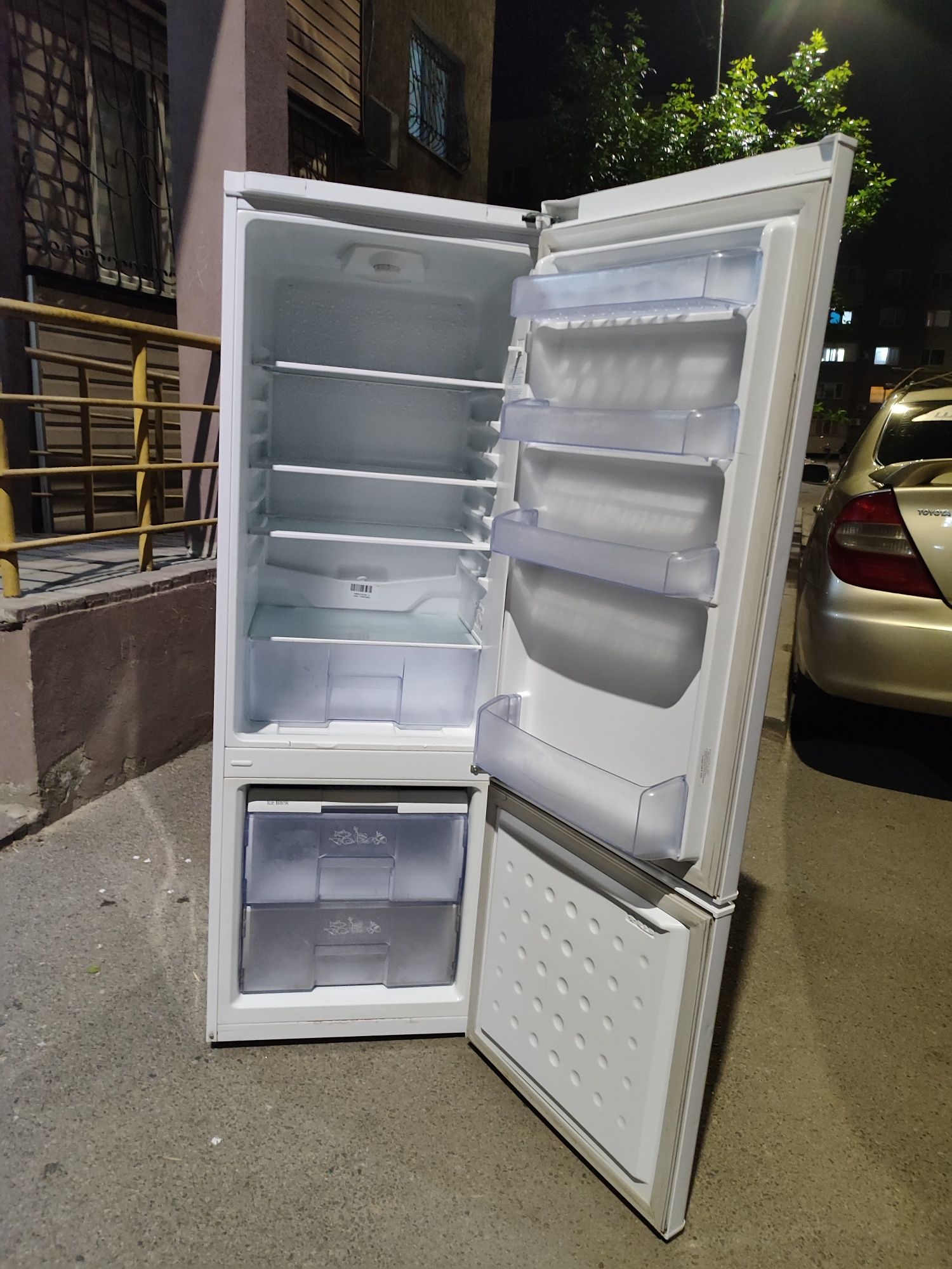 Холодильник с гарантией и с доставкой