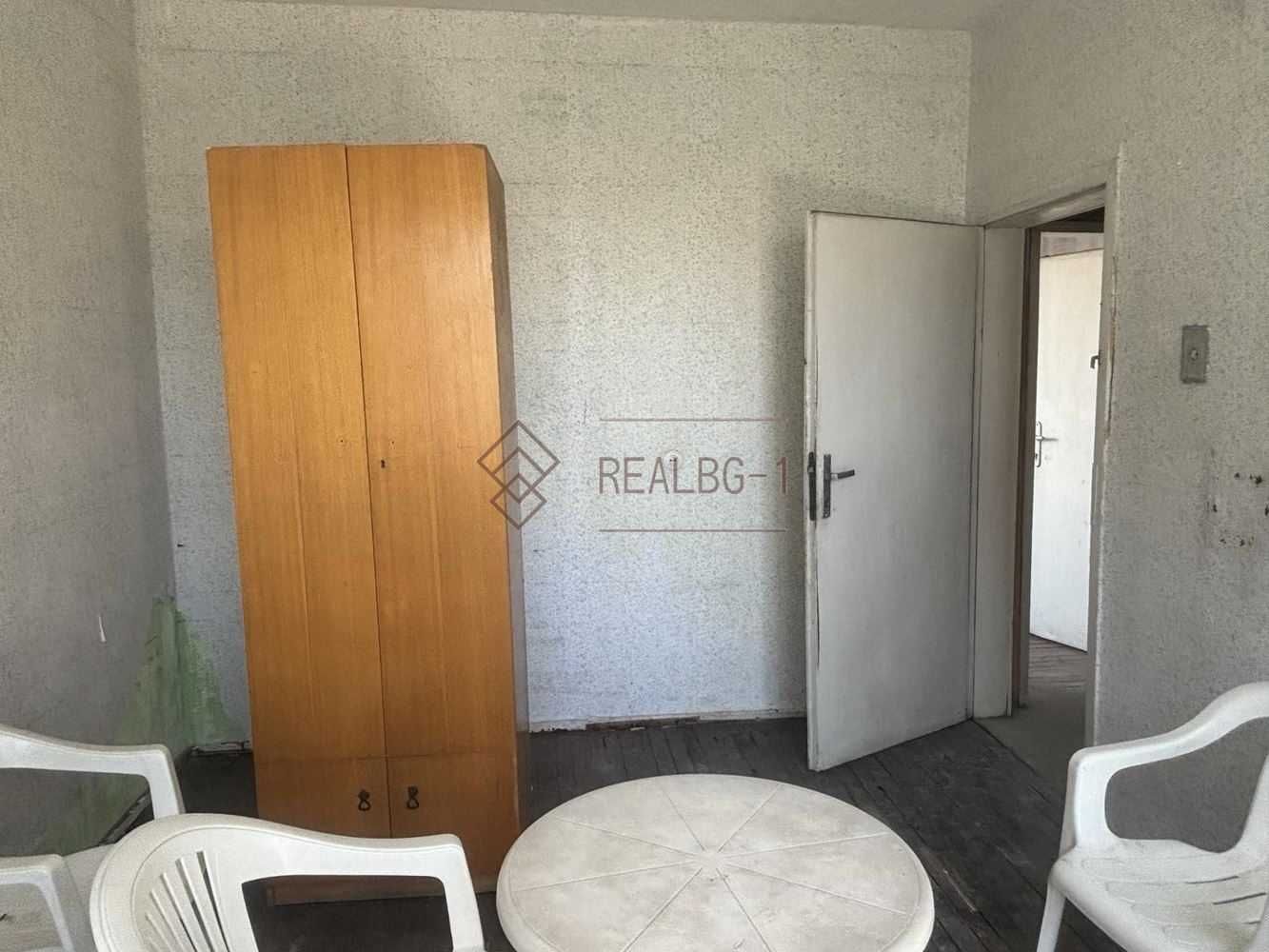 Продажба на самостоятелен етаж от къща в Поморие