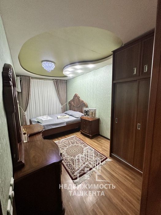 Продаётся 3-комнатная квартира у метро Айбек