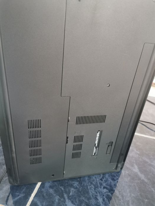 Vand Dell 5555 (pentru piese)