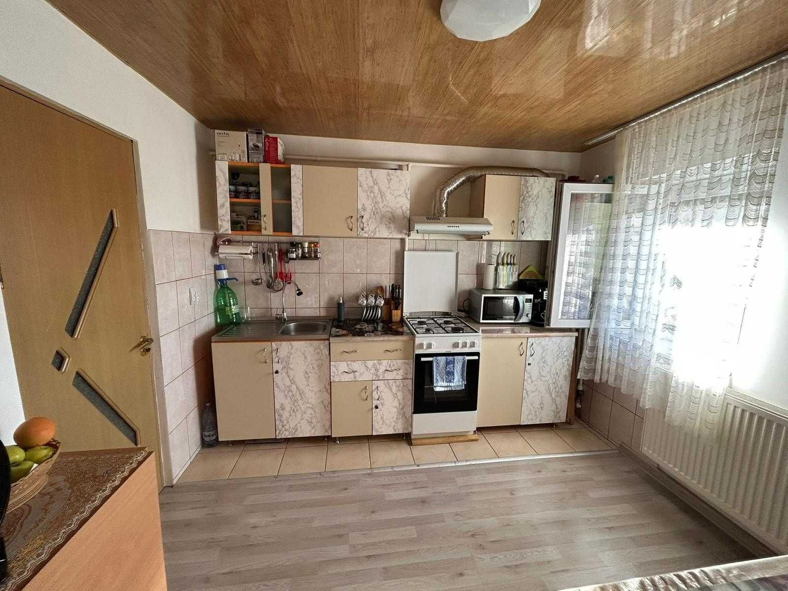 Vand apartament 3camere zona zahana