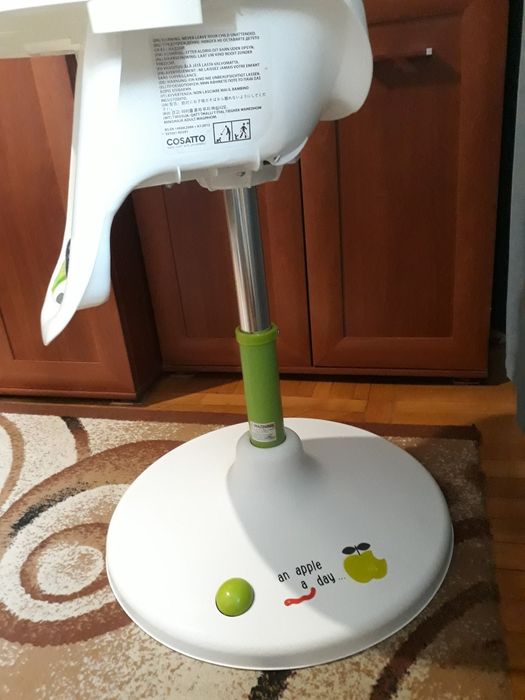 Scaun de masa pentru bebeluși Cosatto 3sixti Happy Apples 2