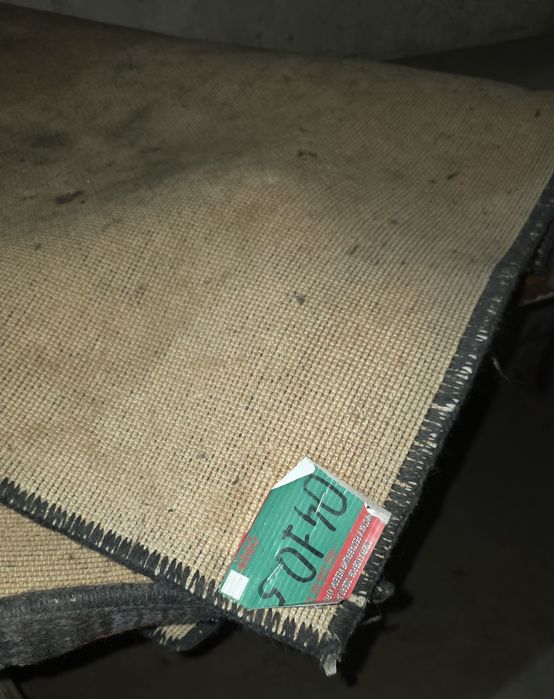 Старые палас и ковёр, большой и поменьше. Цена за всё.