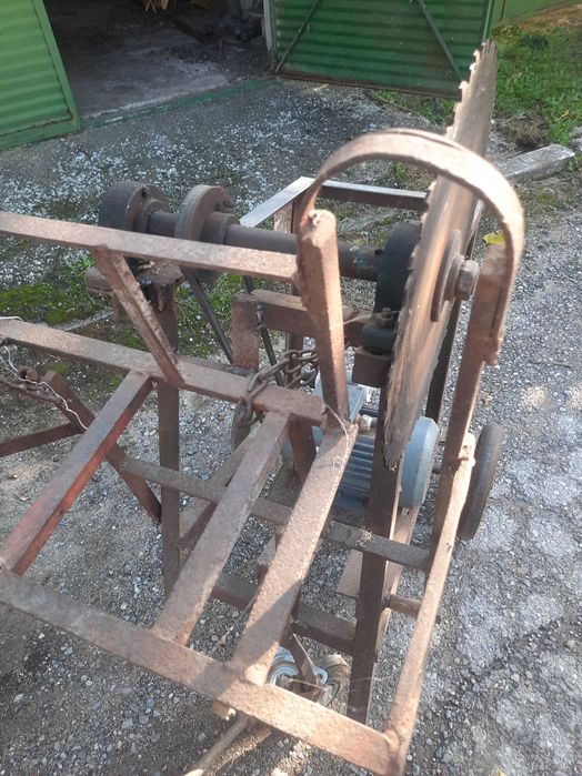 Циркуляр за дърва.