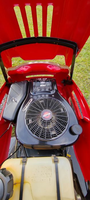 Tractoraș gazon / iarbă MTD