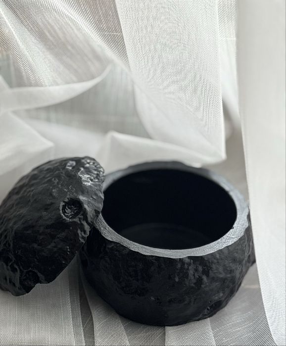 Кашпо из гипса «метеорит»