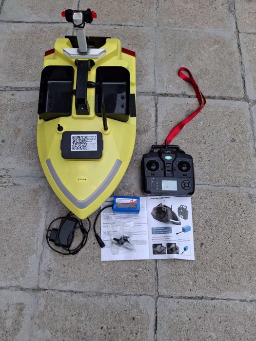 Лодка за захранка Flytec V020