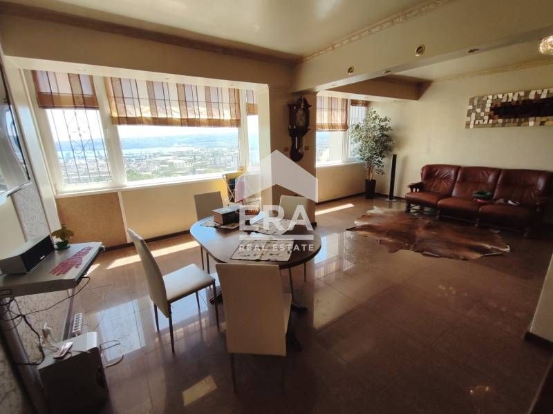 Продава се Тристаен апартамент в Варна, Център - 100 кв.м за 2300 €/кв.м - Снимка #5