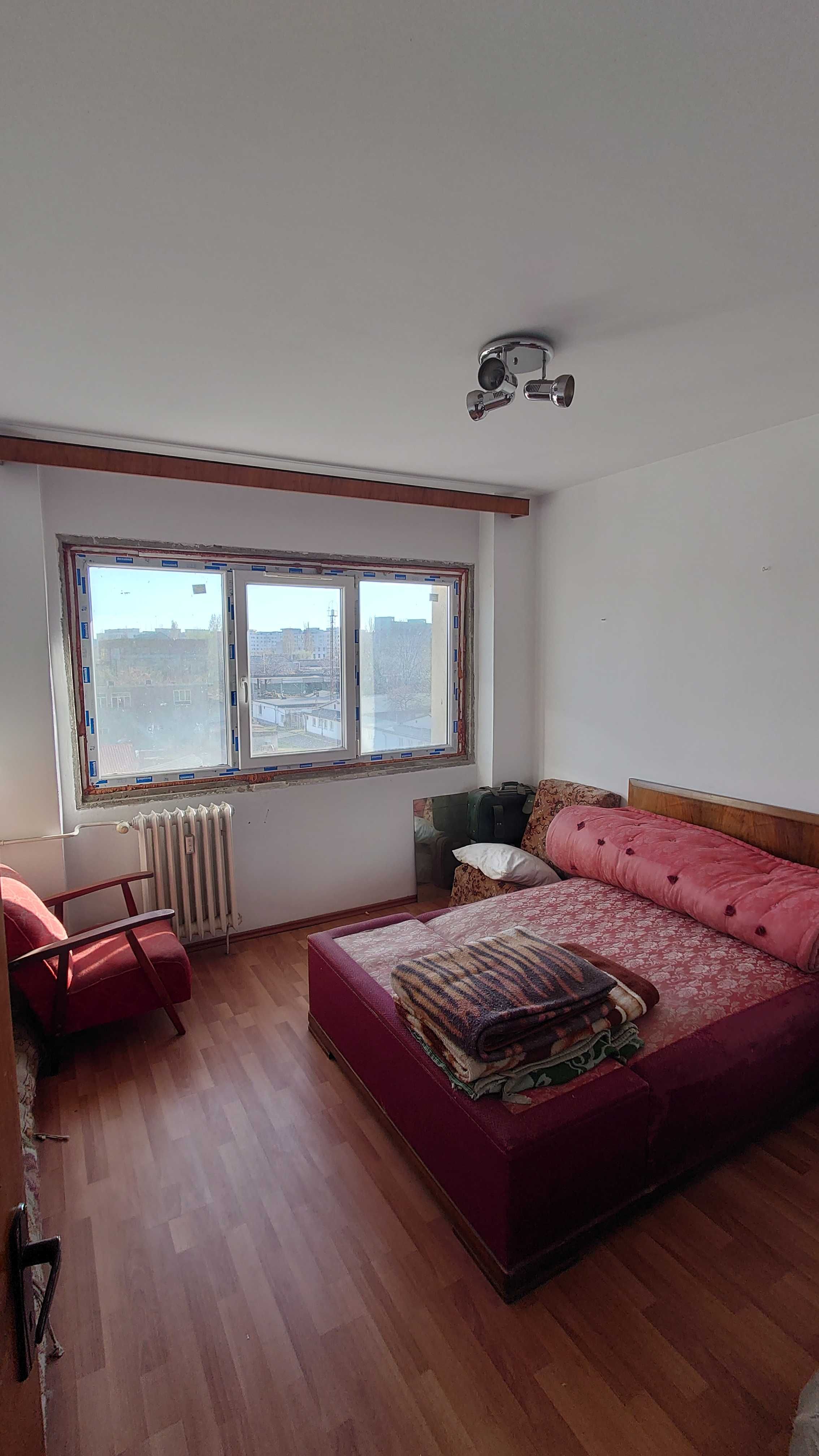 Vanzare apartament 3 camere decomandat zona Delfinului/Costin Georgian