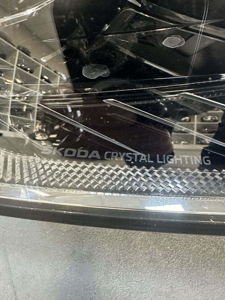 Skoda octavia crystal led фар фарове десен