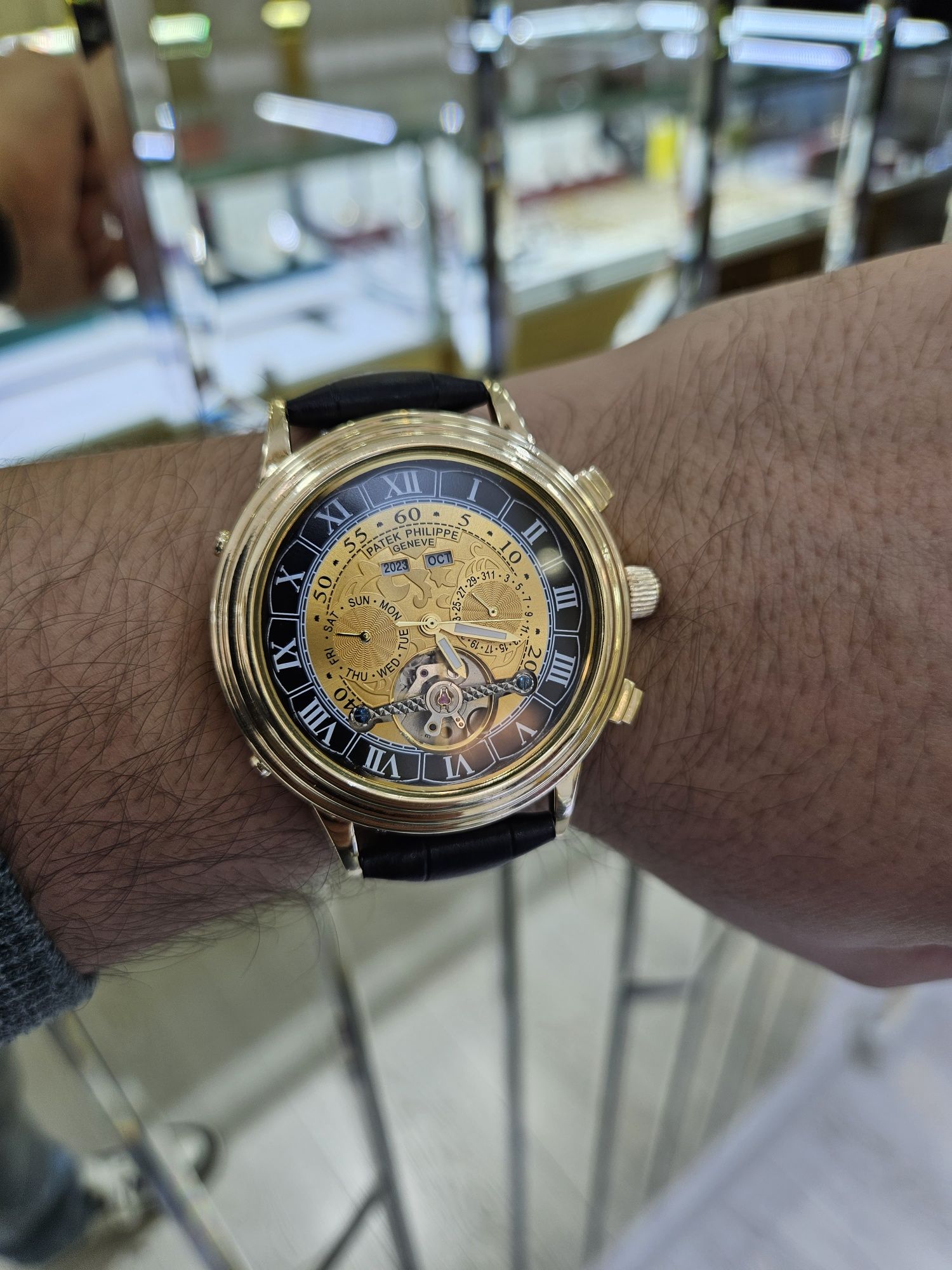 Продам золотые часы Патек Филип крупного размера для крупных мужчин.