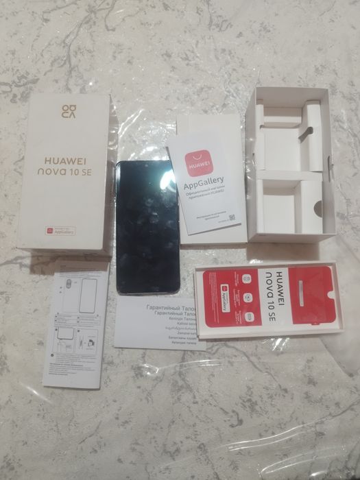 Huawei 10SE 8+3/128 srochna sotaman