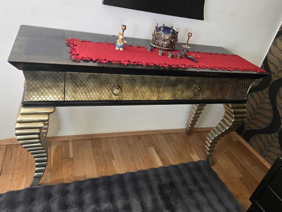 set comoda, masa de toaleta si oglinda negru cu auriu