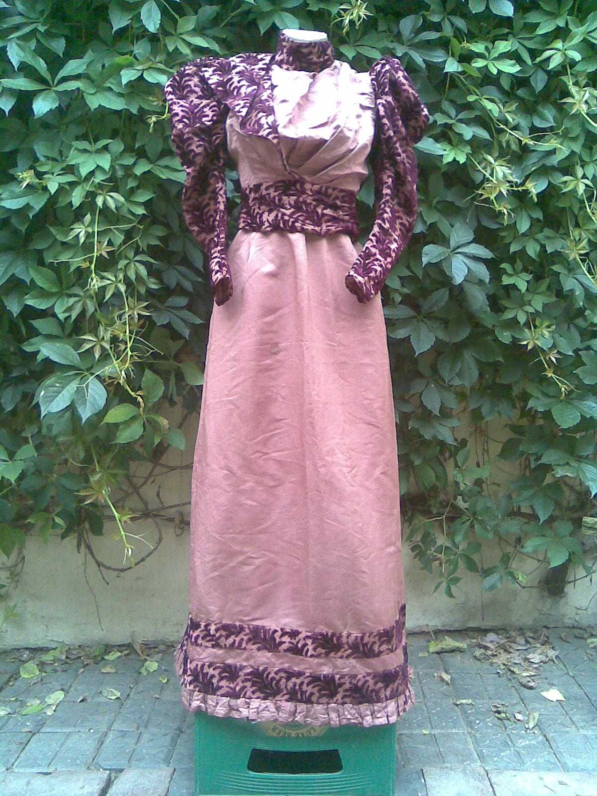 Costum de epoca 1900