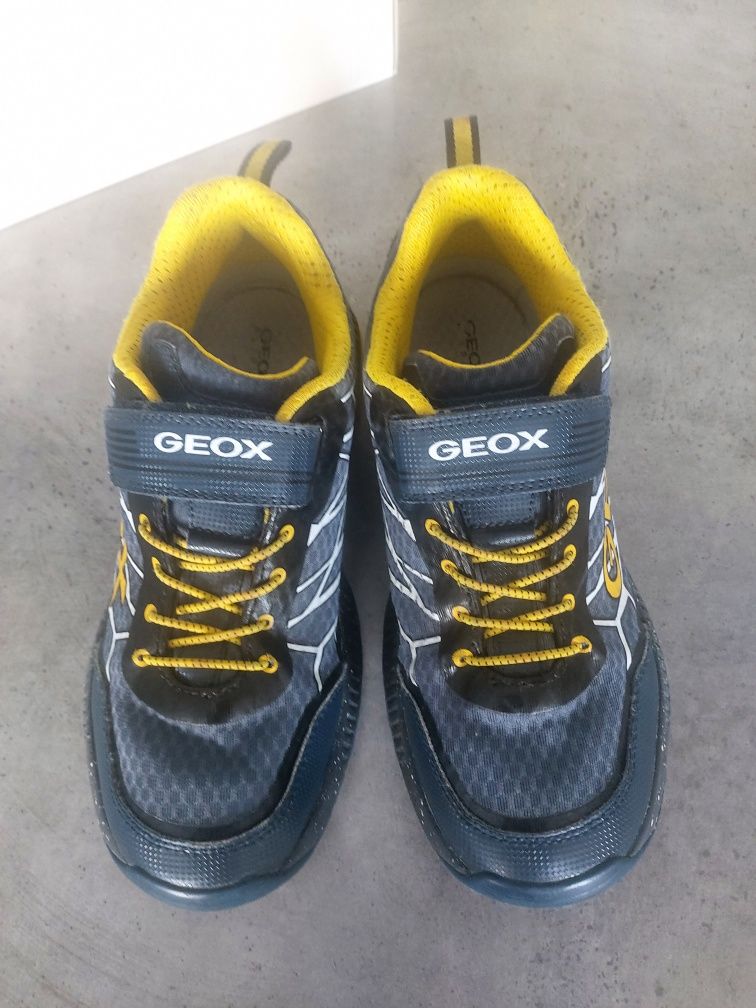 Сникърси GEOX, момче, 37 номер.