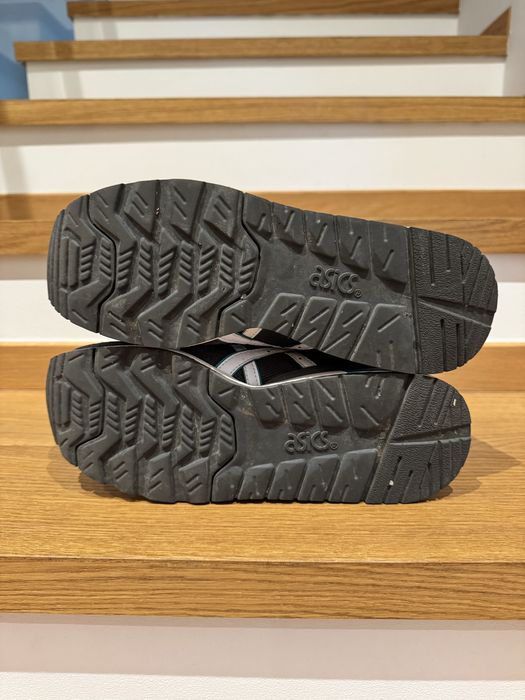 Ascis piele intoarsa si textil