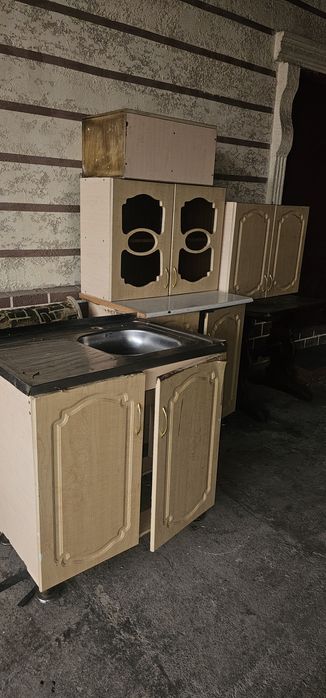 Продам кухонный гарнитуру с Вытяжкой от BOSCH