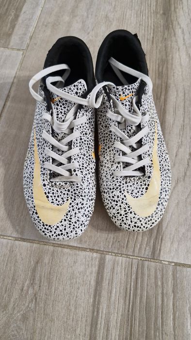 Nike cu crampoane pentru copii marimea 36