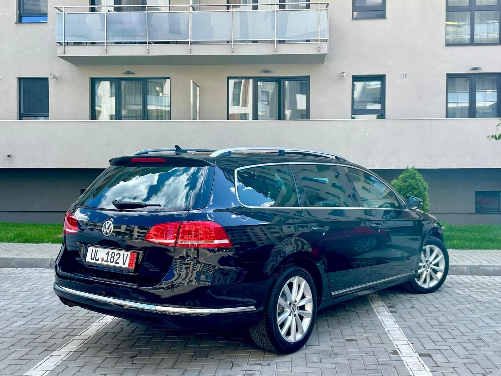 Vând VW Passat model High Line din 2013 Motor de 2.0 Diesel