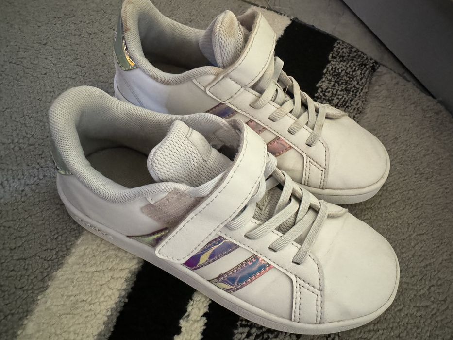Бели маратонки ADIDAS