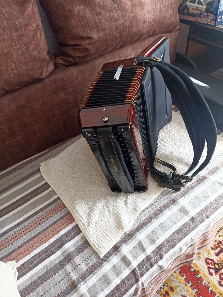 Vând acordeon Hohner Verdi 2/80 bass/preparat bandon/ IMPECABIL !!!